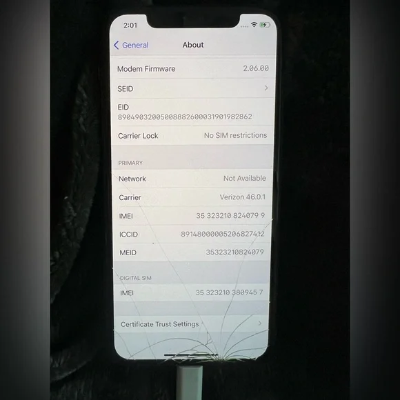 Unlocked iPhone 11 Pro 256 gb gold broken front screen